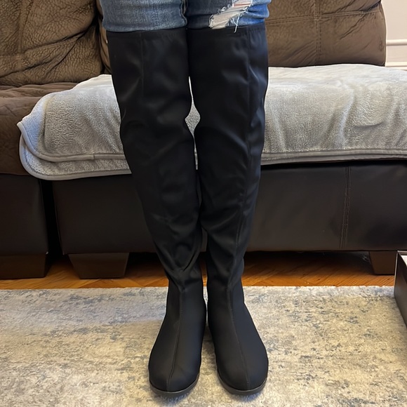 Black boots - Picture 6 of 7